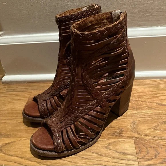 Freebird by Steven Bela Sandals, Cognac Lattice Weave Heeled Shoes (8) - Picture 3 of 10